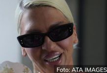 ROĐENDANSKA PROSLAVA DALEKO OD OČIJU JAVNOSTI Jelena Karleuša uhvaćena, u zagrljaju poznatog muškarca ŠOK