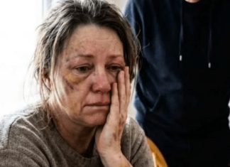 Moj sin me udario sinoć, a ja nisam ništa rekla. U toj tišini shvatila sam jednu stvar: ako on više nije sin, nego čudovište, onda ja više neću biti majka. Moj sin me udario sinoć, a ja nisam ništa rekla. U toj tišini shvatila sam jednu stvar: ako on više nije sin, nego čudovište, onda ja više neću biti majka. - featured image