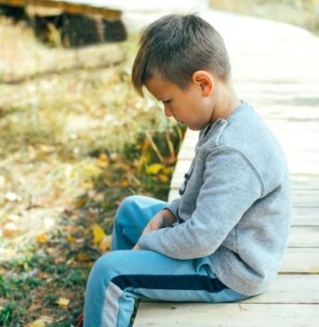 Anksioznost često počinje s ova četiri problema iz djetinjstva – 9 od 10 roditelja ovo svakodnevno radi svojoj djeci..Ovo su neki od prvih znakova!!