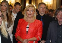 Suzana Mančić ljubi uglednog Grka već 25 godina: A iznenadiće vas kakvu titulu ima, čime se bavi i koliko zarađuje godišnje Suzana Mančić ljubi uglednog Grka već 25 godina: A iznenadiće vas kakvu titulu ima, čime se bavi i koliko zarađuje godišnje - featured image