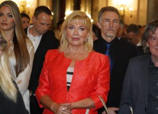 Suzana Mančić ljubi uglednog Grka već 25 godina: A iznenadiće vas kakvu titulu ima, čime se bavi i koliko zarađuje godišnje Suzana Mančić ljubi uglednog Grka već 25 godina: A iznenadiće vas kakvu titulu ima, čime se bavi i koliko zarađuje godišnje - featured image