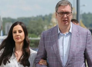 Tamara Vučić otvorila vrata njihove tajne rezidencije: Luksuz, stil i 1 detalj koji je sve ostavio bez daha! (FOTO) Tamara Vučić otvorila vrata njihove tajne rezidencije: Luksuz, stil i 1 detalj koji je sve ostavio bez daha! (FOTO) - featured image