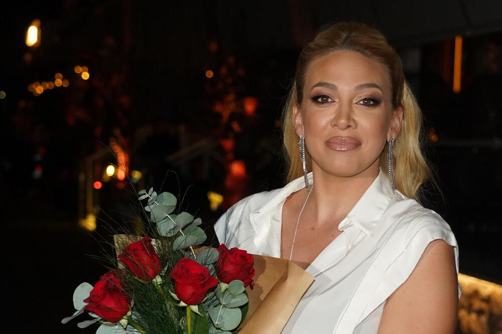 MILICA TODOROVIĆ SE ISELILA IZ STANA U KOJEM JE ŽIVELA: Nakon što je ostavio porodicu SKUPA SE USELJAVAJU u luksuznu kuću u Beogradu!! - featured image MILICA TODOROVIĆ SE ISELILA IZ STANA U KOJEM JE ŽIVELA: Nakon što je ostavio porodicu SKUPA SE USELJAVAJU u luksuznu kuću u Beogradu!! - featured image