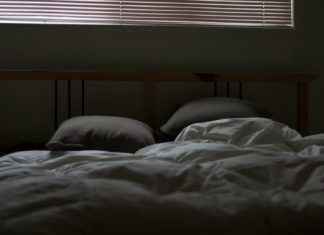 Koliko Intimnosti Je Potrebno Za Sretan Brak? Stručnjaci Upozoravaju Na Znakove Emocionalnog Udaljavanja Koliko Intimnosti Je Potrebno Za Sretan Brak? Stručnjaci Upozoravaju Na Znakove Emocionalnog Udaljavanja - featured image