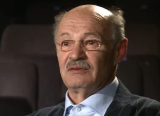 Ovako je čuveni Mustafa Nadarević saznao da ima rak: Do smrti je glumio Izeta i verovao da je pobedio bolest Ovako je čuveni Mustafa Nadarević saznao da ima rak: Do smrti je glumio Izeta i verovao da je pobedio bolest - featured image