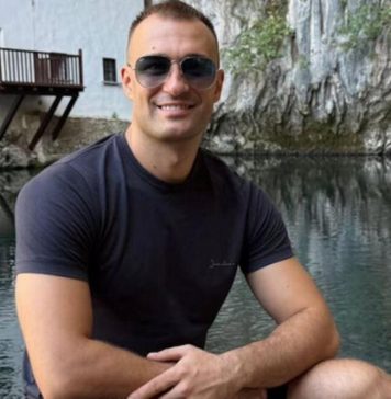POKOJNI SALE MU PREDVIĐAO USPEH, A ON DANAS PEVA NA LIVADI! UBUCIO se i presadio KOSU – posle Rade neprepoznatljiv POKOJNI SALE MU PREDVIĐAO USPEH, A ON DANAS PEVA NA LIVADI! UBUCIO se i presadio KOSU – posle Rade neprepoznatljiv - featured image