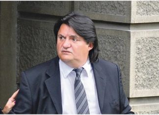 INFORMACIJE O MUŽU ZORICE BRUNCLIK IZBEZUMILE JAVNOST! Pogledajte u čijem zagrljaju su ga sinoć uhvatili!!Javnost šokirana baš sad kad je Zorica bolesna!!!! INFORMACIJE O MUŽU ZORICE BRUNCLIK IZBEZUMILE JAVNOST! Pogledajte u čijem zagrljaju su ga sinoć uhvatili!!Javnost šokirana baš sad kad je Zorica bolesna!!!! - featured image
