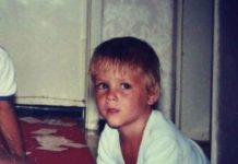 Prepoznajete li dečaka sa fotografije? Danas je jedan od najboljih frajera Balkana i žene lude za njim (Foto) Prepoznajete li dečaka sa fotografije? Danas je jedan od najboljih frajera Balkana i žene lude za njim (Foto) - featured image