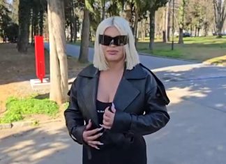 OVO JE DARIN MLAĐI DEČKO KOJEG JE KRILA GODINU DANA Pevačicu dovezao u besnom ferariju, a onda je pao POLJUBAC (VIDEO) OVO JE DARIN MLAĐI DEČKO KOJEG JE KRILA GODINU DANA Pevačicu dovezao u besnom ferariju, a onda je pao POLJUBAC (VIDEO) - featured image