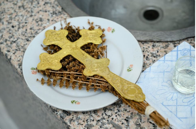 Veliki petak je najtužniji dan: Veruje se da iz kuće treba da izbacite jednu stvar i tako terate zlo iz nje - featured image