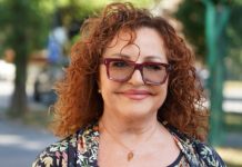 Da li se ovako oblači žena u šezdesetim? Ana Bekuta novim stajlingom izazvala haos na Instagramu, da li biste vi nosili ovo? (FOTO) Da li se ovako oblači žena u šezdesetim? Ana Bekuta novim stajlingom izazvala haos na Instagramu, da li biste vi nosili ovo na glavi? (FOTO) - featured image