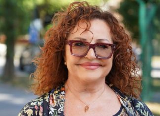 Da li se ovako oblači žena u šezdesetim? Ana Bekuta novim stajlingom izazvala haos na Instagramu, da li biste vi nosili ovo? (FOTO) Da li se ovako oblači žena u šezdesetim? Ana Bekuta novim stajlingom izazvala haos na Instagramu, da li biste vi nosili ovo na glavi? (FOTO) - featured image