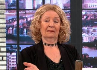 Lepa Lukić OSTALA BEZ KOSE, neće više da nosi periku: Pogledajte kako sada izgleda kraljica narodne muzike (FOTO) Lepa Lukić OSTALA BEZ KOSE, neće više da nosi periku: Pogledajte kako sada izgleda kraljica narodne muzike (FOTO) - featured image