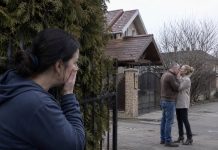Dok se moj suprug tuširao, slučajno sam ugledala poruku koja je iskočila na njegovu telefonu koja je promijenila sve… Dok se moj suprug tuširao, slučajno sam ugledala poruku koja je iskočila na njegovu telefonu koja je promijenila sve… - featured image