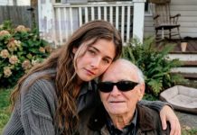 Unajmljena sam da posjećujem slijepog, izoliranog veterana svake nedjelje i ponašam se kao da sam njegova unuka. Ali nakon što je preminuo, njegov me odvjetnik pogledao i rekao: “PRIJE NEGO ŠTO JE PREMINUO, OSTAVIO JE JEDNU POSLJEDNJU UPUTU O VAMA.” Unajmljena sam da posjećujem slijepog, izoliranog veterana svake nedjelje i ponašam se kao da sam njegova unuka. Ali nakon što je preminuo, njegov me odvjetnik pogledao i rekao: “PRIJE NEGO ŠTO JE PREMINUO, OSTAVIO JE JEDNU POSLJEDNJU UPUTU O VAMA.” - featured image