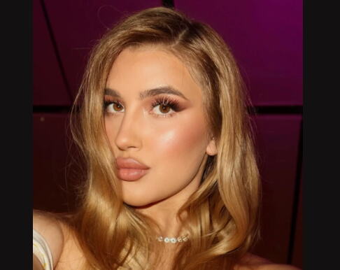 Ćerka Goce Tržan raspametila Srbiju izgledom na maturi: Na prvi pogled deluje kao holivudska diva, dok šlic ne upadne u oči - featured image Ćerka Goce Tržan raspametila Srbiju izgledom na maturi: Na prvi pogled deluje kao holivudska diva, dok šlic ne upadne u oči - featured image