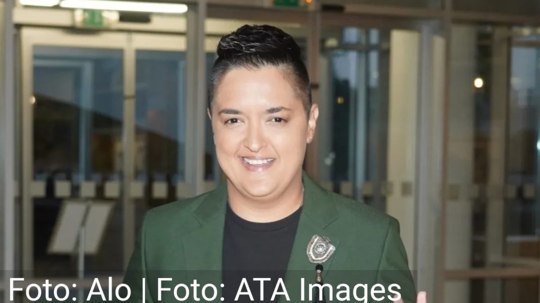 Vjerena Marija Šerifović! Javno pokazala prsten, ne može da dođe sebi od šoka! Jovana je ipak odabrala stranu - featured image Vjerena Marija Šerifović! Javno pokazala prsten, ne može da dođe sebi od šoka! Jovana je ipak odabrala stranu - featured image