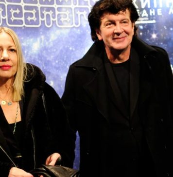 Pevač (66) ostavio SUPRUGU posle 33 godina braka, pa progovorio o NOVOJ PARTNERKI KOJA MU JE UKRALA SRCE: “To je nešto NOVO, nešto DRUGAČIJE” Pevač (66) ostavio SUPRUGU posle 33 godina braka, pa progovorio o NOVOJ PARTNERKI KOJA MU JE UKRALA SRCE: "To je nešto NOVO, nešto DRUGAČIJE" - featured image