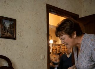 Spavala sam sa temperaturom od 39,5 stepeni kada me je svekrva polila hladnom vodom i naredila mi da ustanem i dočekam goste – a tada sam uradila nešto što niko nije očekivao… 🫣😲 Spavala sam sa temperaturom od 39,5 stepeni kada me je svekrva polila hladnom vodom i naredila mi da ustanem i dočekam goste – a tada sam uradila nešto što niko nije očekivao… 🫣😲 - featured image