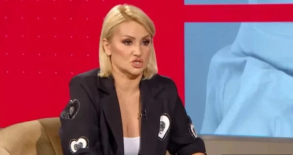 G0CA TRŽAN SK0ČlLA NA V0DlTELJKU, a kad čujete RAZL0G, sve će vam biti jasno: “Jesi li ti, bre, normalna?!” - featured image