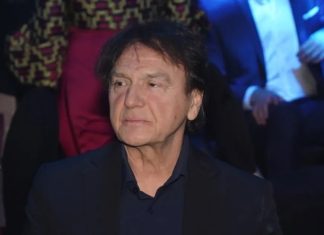“Tražiću alimentaciju za sve ove godine, skupo će mi platiti” Ovaj pevač JE sin Zdravka Čolića: “Zašto ćuti o tome da mi je tata?”Kad vidite ko je u pitanju zanijenit ćete krio sve ove dodine!!!! “Tražiću alimentaciju za sve ove godine, skupo će mi platiti” Ovaj pevač JE sin Zdravka Čolića: “Zašto ćuti o tome da mi je tata?”Kad vidite ko je u pitanju zanijenit ćete krio sve ove dodine!!!! - featured image