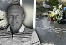 Nečuveno pogledajte ko se pojavio na Šabanovom grobu!!Ni manje ni više nego Cuca a ono što je ostavila na grobu je uznemiravajuće !!Pravi razlog njenog dolaska će vas šokirat…………….. Nečuveno pogledajte ko se pojavio na Šabanovom grobu!!Ni manje ni više nego Cuca a ono što je ostavila na grobu je uznemiravajuće !!Pravi razlog njenog dolaska će vas šokirat…………….. - featured image