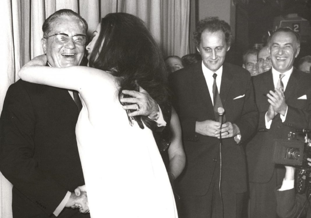 TITOVI LJUDI HTELI DA JE OTRUJU: Olivera Katarina je plaćala skupu cenu svoje lepote – “Stalno su nasrtali na mene” Jovanka je uvijek bila ljubomorna - featured image TITOVI LJUDI HTELI DA JE OTRUJU: Olivera Katarina je plaćala skupu cenu svoje lepote – “Stalno su nasrtali na mene” Jovanka je uvijek bila ljubomorna - featured image
