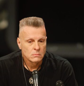 Izašao cijeli spisak muškaraca Đorđa Davida! Šokiraće vas kad vidite ko je među njima, svi ga dobro znaju! (FOTO) Izašao cijeli spisak muškaraca Đorđa Davida! Šokiraće vas kad vidite ko je među njima, svi ga dobro znaju! (FOTO) - featured image