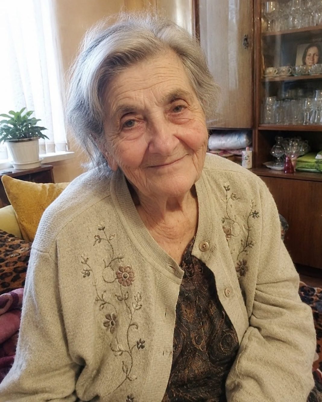 Dok je Emily spavala, svekrva je odvela bebu na kišu: ono što je rekla kod starog groblja promijenilo je sve - featured image