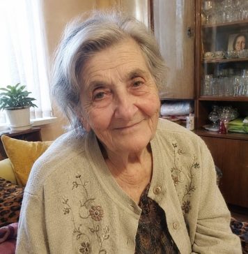 Dok je Emily spavala, svekrva je odvela bebu na kišu: ono što je rekla kod starog groblja promijenilo je sve Dok je Emily spavala, svekrva je odvela bebu na kišu: ono što je rekla kod starog groblja promijenilo je sve - featured image