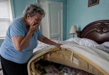 Oprala sam plahte sedam puta, ali neobičan miris mojeg supruga i dalje nije nestajao… No kada sam vlastitim rukama rasporila madrac, istina skrivena u njemu sledila mi je srce i u jednom trenutku uništila naš osmogodišnji brak. Oprala sam plahte sedam puta, ali neobičan miris mojeg supruga i dalje nije nestajao… No kada sam vlastitim rukama rasporila madrac, istina skrivena u njemu sledila mi je srce i u jednom trenutku uništila naš osmogodišnji brak. - featured image
