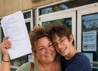 Posvojila sam tinejdžera kojeg je prije mene vratilo deset obitelji, a dva tjedna kasnije priznao mi je zašto ih je namjerno tjerao od sebe — no ono što smo pronašli u njegovu starom dosjeu promijenilo je sve Posvojila sam tinejdžera kojeg je prije mene vratilo deset obitelji, a dva tjedna kasnije priznao mi je zašto ih je namjerno tjerao od sebe — no ono što smo pronašli u njegovu starom dosjeu promijenilo je sve - featured image