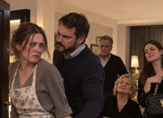Tek što sam oprala i presvukla nepokretnu svekrvu, moj se muž nakon tri godine rada u Njemačkoj pojavio na vratima s dva velika kovčega puna poklona. Tek što sam oprala i presvukla nepokretnu svekrvu, moj se muž nakon tri godine rada u Njemačkoj pojavio na vratima s dva velika kovčega puna poklona. - featured image