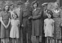 Slika sa srpske svadbe stara 100 godina otkriva istinu od koje nas hvata mučnina: Vidite li vi jeziv detalj? (FOTO) Slika sa srpske svadbe stara 100 godina otkriva istinu od koje nas hvata mučnina: Vidite li vi jeziv detalj? (FOTO) - featured image