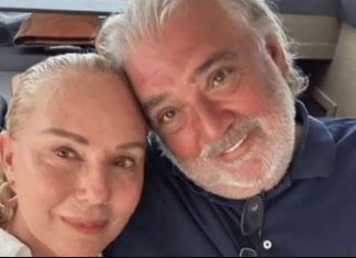 Lepa Brena otvoreno o razvodu od Bobe: „Ako vam partner nije podrška, tu je kraj“ Lepa Brena otvoreno o razvodu od Bobe: „Ako vam partner nije podrška, tu je kraj“ - featured image