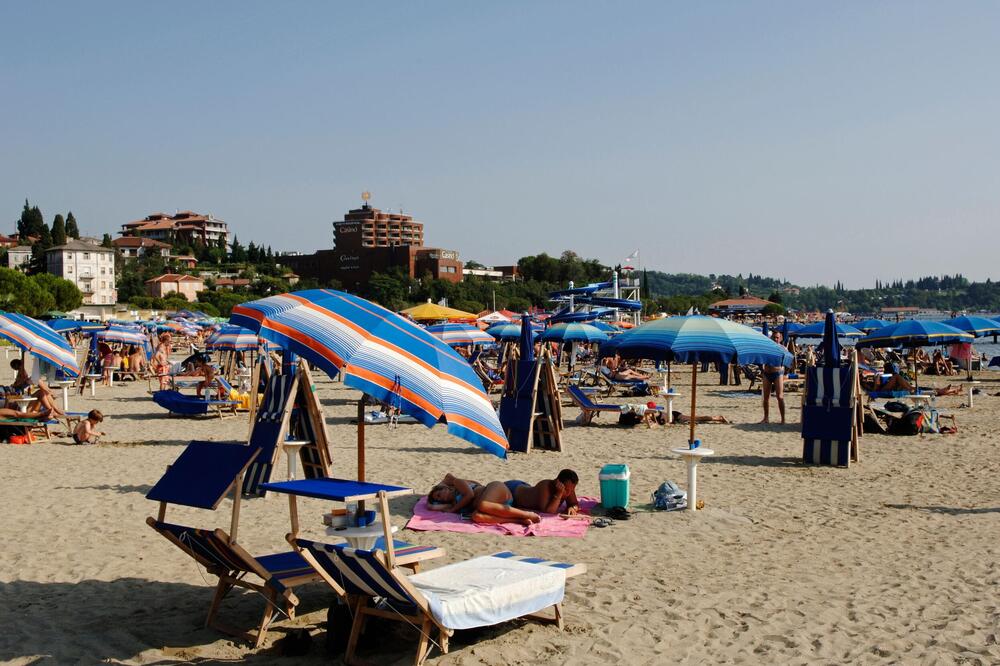 DA LI JE MOGUĆE?!DA LI OVO RADE OD 7 UJUTRU… Skandal na hrvatskoj plaži, LJUDI ZGROŽENI PRIZOROM - featured image DA LI JE MOGUĆE?!DA LI OVO RADE OD 7 UJUTRU… Skandal na hrvatskoj plaži, LJUDI ZGROŽENI PRIZOROM - featured image