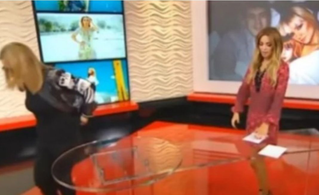 “SVE BIH VAS ZAPALILA, ZA KOSU BIH TE IZVUKLA!” Goca Tržan skočila na voditeljku, a kad čujete RAZLOG, sve će vam biti jasno: “Jesi li ti, bre, normalna?!”Kakav skandal u emisiji(VIDEO) - featured image “SVE BIH VAS ZAPALILA, ZA KOSU BIH TE IZVUKLA!” Goca Tržan skočila na voditeljku, a kad čujete RAZLOG, sve će vam biti jasno: “Jesi li ti, bre, normalna?!”Kakav skandal u emisiji(VIDEO) - featured image