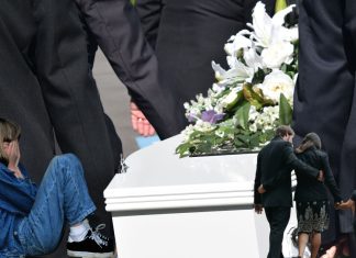 TREBA LI DIJETE IĆI NA SPROVOD? Psihologinja ima odgovor koji bi mogao iznenaditi mnoge roditelje TREBA LI DIJETE IĆI NA SPROVOD? Psihologinja ima odgovor koji bi mogao iznenaditi mnoge roditelje - featured image