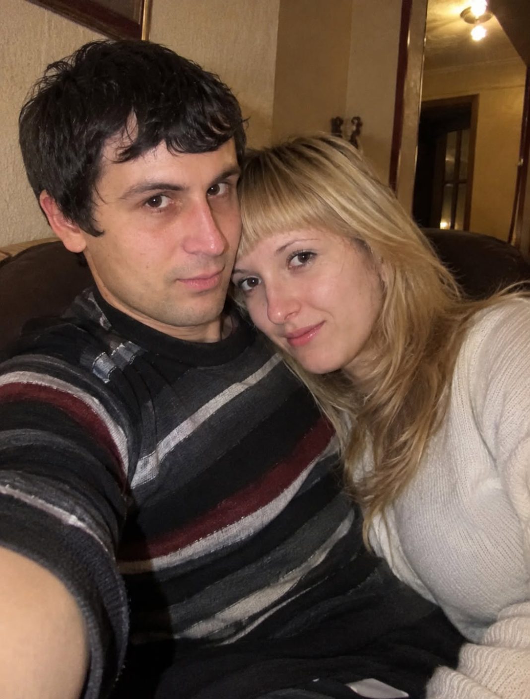 😱💔 Moja baka poklonila je mojoj kćeri stari ogrlicu za rođendan… a moja je majka problijedjela čim ju je ugledala! 😨 Tada mi je otkrila najstrašniju tajnu naše obitelji: moj je djed zlostavljao moju majku kada je imala samo 15 godina… a moja je baka sve znala od samog početka. 💔 - featured image 😱💔 Moja baka poklonila je mojoj kćeri stari ogrlicu za rođendan… a moja je majka problijedjela čim ju je ugledala! 😨 Tada mi je otkrila najstrašniju tajnu naše obitelji: moj je djed zlostavljao moju majku kada je imala samo 15 godina… a moja je baka sve znala od samog početka. 💔 - featured image