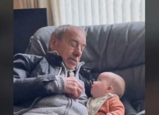 OSTAVILI SU BEBU NA TRENUTAK SA DEDOM: Kada su se vratili nisu mogli da vjeruju šta su zatekli! OSTAVILI SU BEBU NA TRENUTAK SA DEDOM: Kada su se vratili nisu mogli da vjeruju šta su zatekli! - featured image
