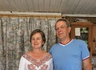 Punih dvadeset godina muž me prisiljavao da šišam kosu nakratko, iako to nisam željela. Mislila sam da je to njegov način da me kontroliše… Sve dok, nakon što je završio u bolnici, naša frizerka nije predala kutiju koju je čuvala dvadeset godina. 😱💔 Punih dvadeset godina muž me prisiljavao da šišam kosu nakratko, iako to nisam željela. Mislila sam da je to njegov način da me kontroliše… Sve dok, nakon što je završio u bolnici, naša frizerka nije predala kutiju koju je čuvala dvadeset godina. 😱💔 - featured image