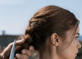 😱💔 Pukovnik je mladoj novakinji odrezao dugu pletenicu pred cijelom postrojbom kako bi je kaznio zbog neposluha… Ali ono što je Emily učinila odmah nakon toga ostavilo je bez riječi čak i najčvršće vojnike! 😨✂️ 😱💔 Pukovnik je mladoj novakinji odrezao dugu pletenicu pred cijelom postrojbom kako bi je kaznio zbog neposluha… Ali ono što je Emily učinila odmah nakon toga ostavilo je bez riječi čak i najčvršće vojnike! 😨✂️ - featured image