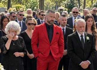 Moj brat je stigao na sahranu našeg oca u jarkocrvenom odijelu i odmah sam se uznemirila. Svi ostali muškarci u kapeli bili su obučeni u crno, ugljenasto ili tamnosivo. A onda je ušao Eric. Moj brat je stigao na sahranu našeg oca u jarkocrvenom odijelu i odmah sam se uznemirila. Svi ostali muškarci u kapeli bili su obučeni u crno, ugljenasto ili tamnosivo. A onda je ušao Eric. - featured image