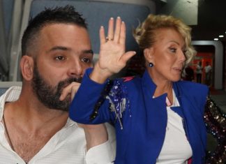 “Zorica je majka, a Brena je..”Filip Živojinović gestom otkrio šta misli o maćehi, ona prolila gorke suze “Zorica je majka, a Brena je..”Filip Živojinović gestom otkrio šta misli o maćehi, ona prolila gorke suze - featured image